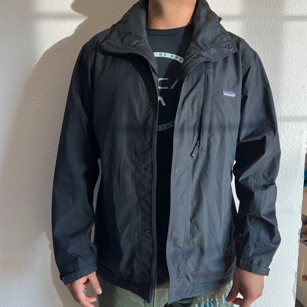 Mens Patagonia rain jacket Sz L